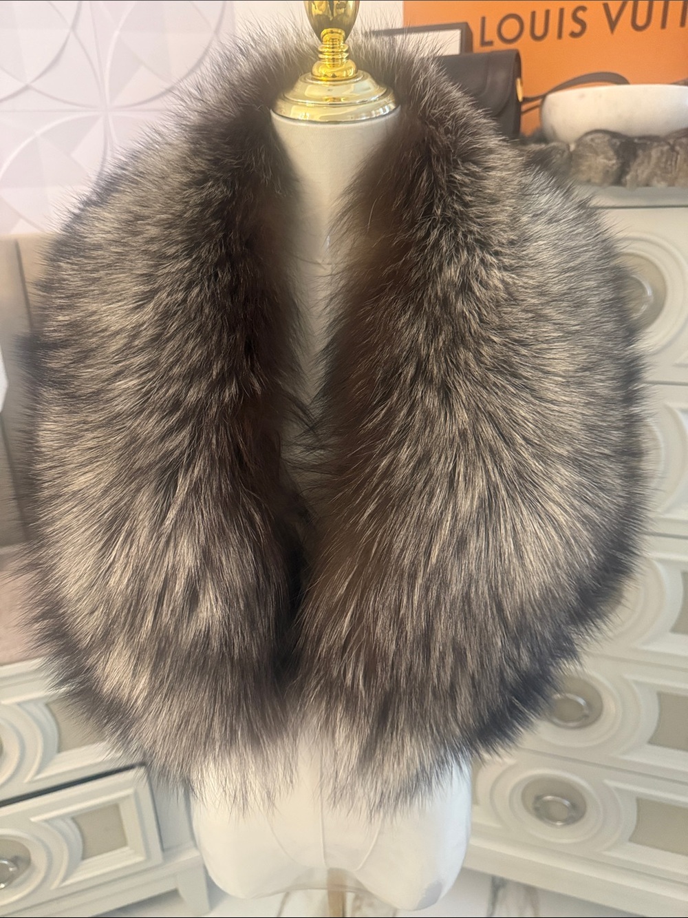 Saga fox fur thick collar